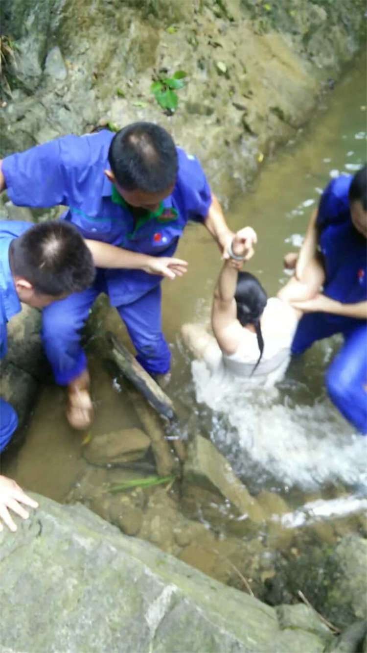 施救现场（二）（手机拍摄）.jpg