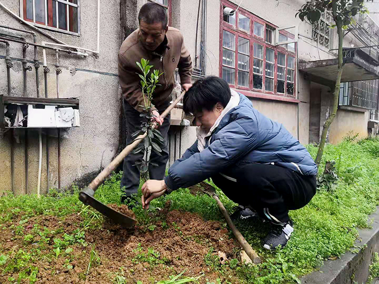 何志辉.jpg