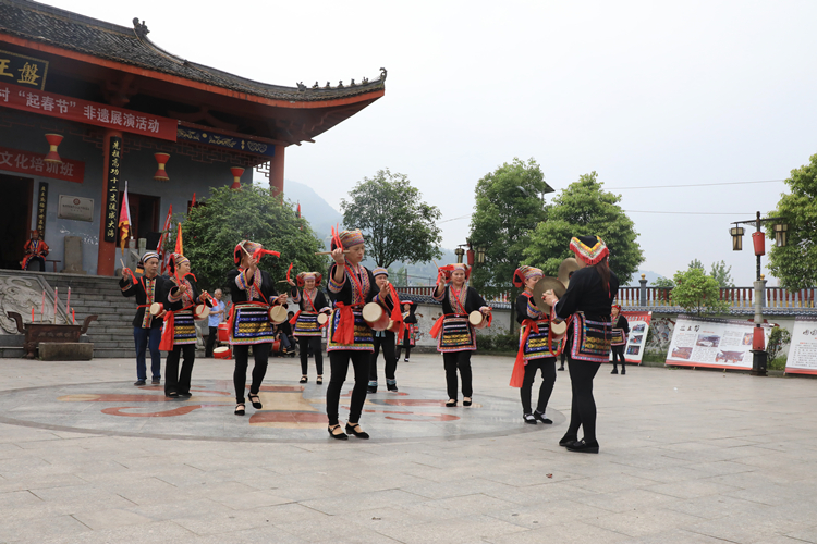 茶坪瑶族村举行瑶族起春节祭春活动