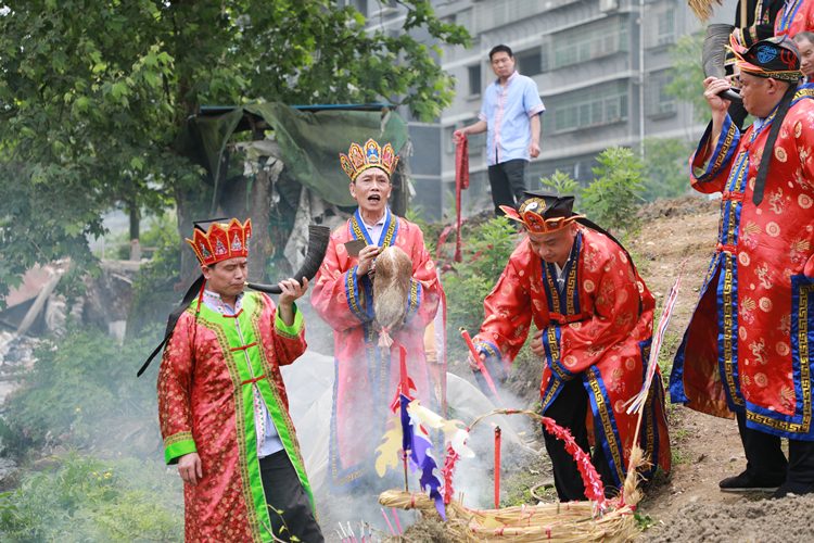 茶坪瑶族村举行瑶族起春节祭春活动