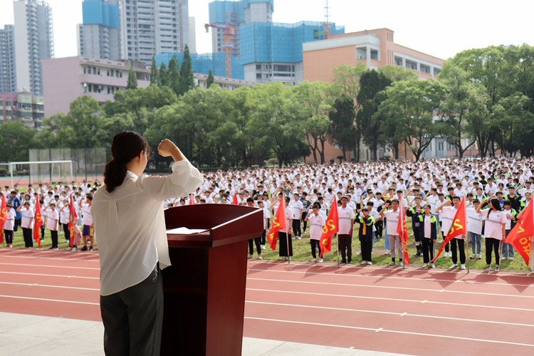 鲤鱼江中学刘茂盛图片