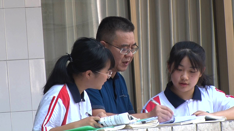 李能读1.JPG