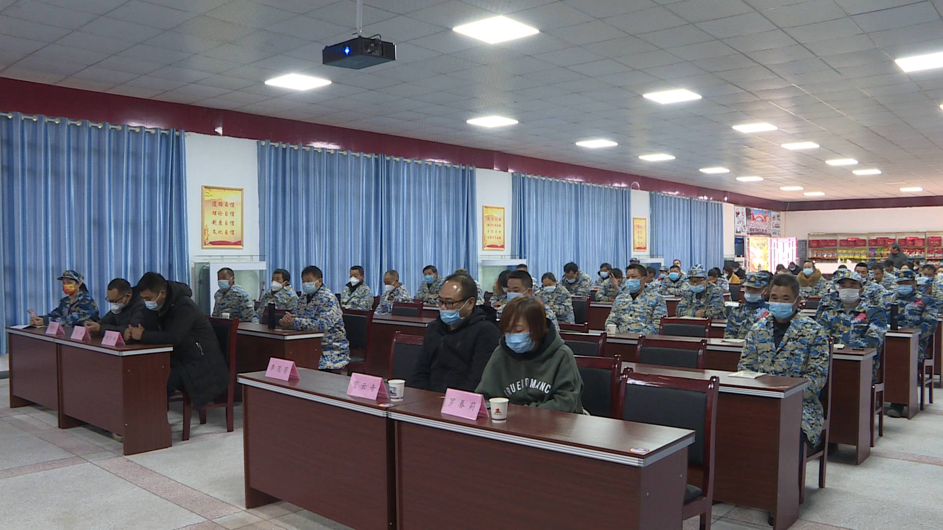 12月26日，我市第二届东江鱼科学养殖暨管理培训班开班，来自各乡镇、街道的70 多名养殖户、合作社负责人将参加为期7天的培训学习。1.jpg