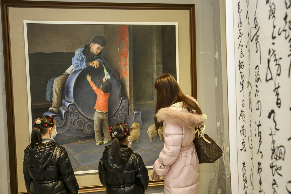 1月9日，由市文化馆、市美术馆承办的2022年全国各地知名书画家“流华湾写生创作学术交流展”在市美术馆开展。2.jpg