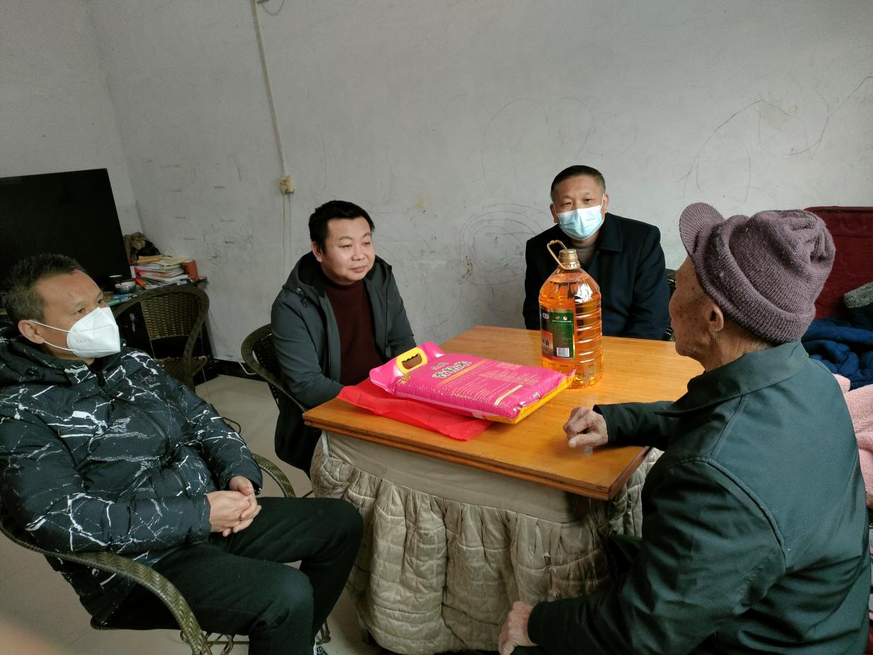 1月3日，市退役军人事务局联合优抚合作单位开展送温暖活动.png