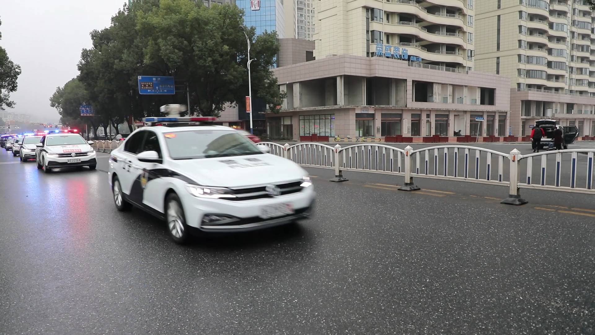 1月10日是第三个中国人民警察节，我市举行了“你的平安，我的节日”升警旗、温誓词、唱警歌活动暨“110”宣传日活动2.jpg