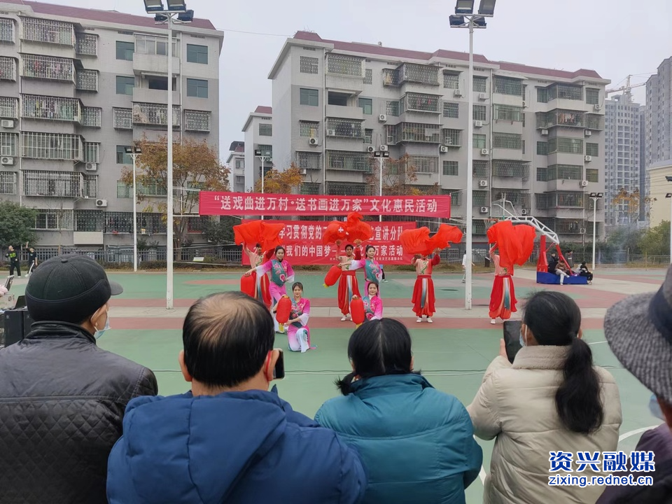 1月4日，我市启动学习贯彻党的二十大精神文艺宣讲，由市文化馆组建的文艺宣讲队进镇入村、社区开展巡回演出，通过歌舞、独唱等丰富多彩的文艺节目，向广大市民宣讲了党的二十大精神.png