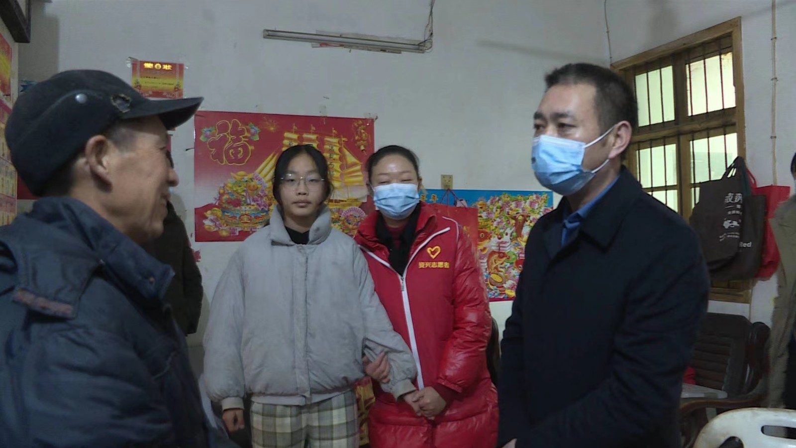1月16日，我市发动社会爱心人士和志愿者积极投身新时代文明实践活动，开展春节暖冬慰问志愿服务关爱行动2.jpg